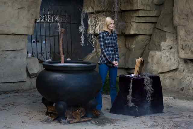 Jaime-King-Issues-A-Wicked-Challenge-On-Scream-Queens-2.jpg